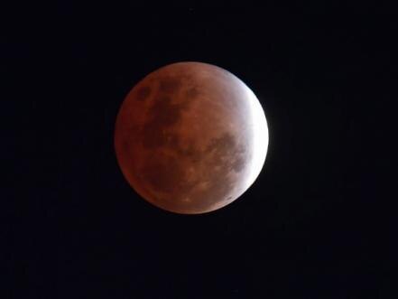Las mejores fotos del eclipse de luna más largo del siglo