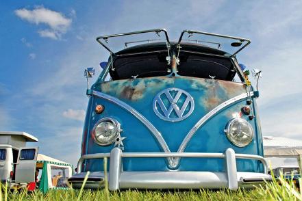 Lanzamiento de Combi eléctrica revive el Volkswagen Bus Festival 