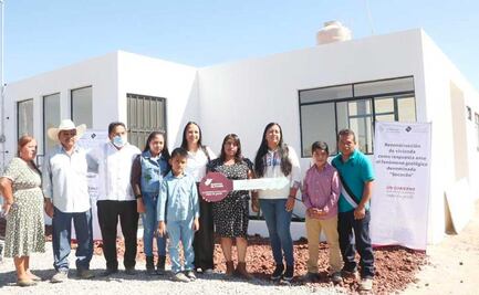 El socavón de Zacatepec devoró su casa y por fin hoy estrenan vivienda