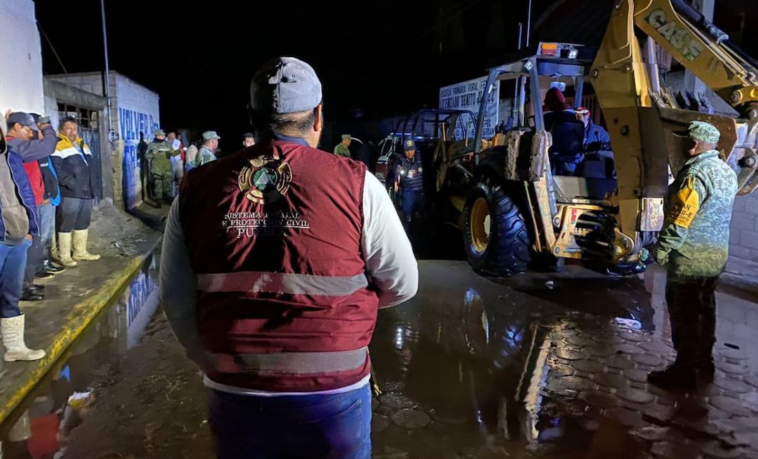 Protección Civil del estado y el Ejército auxiliaron a pobladores de Mazapiltepec | Foto: Twitter PC Estatal Puebla