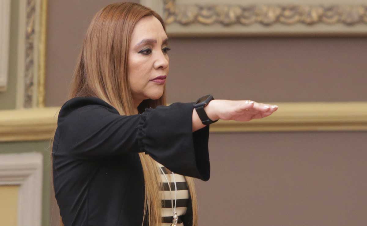 Ella es Amanda Gómez, la Auditora Superior de Puebla