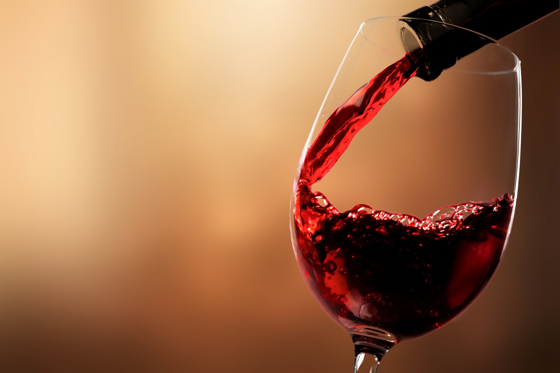 Es importante señalar que estos beneficios se logran con un consumo moderado, ya que el exceso de alcohol puede tener efectos adversos graves para la salud. 

Foto: Producción El Universal Puebla