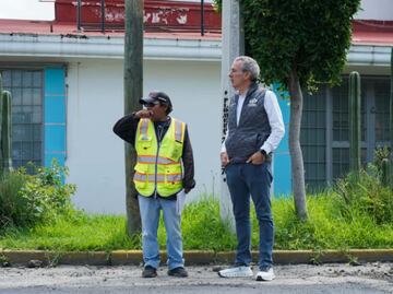 Supervisa Pepe Chedraui trabajos de bacheo en la colonia Las Ánimas