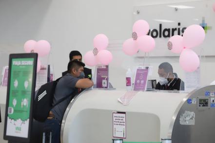 Cierre del Aeropuerto Hermanos Serdán mete en aprietos a viajeros  