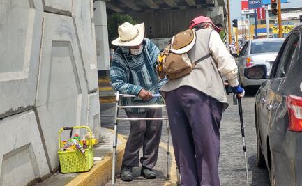 ANCIANOS EN CRUCEROS