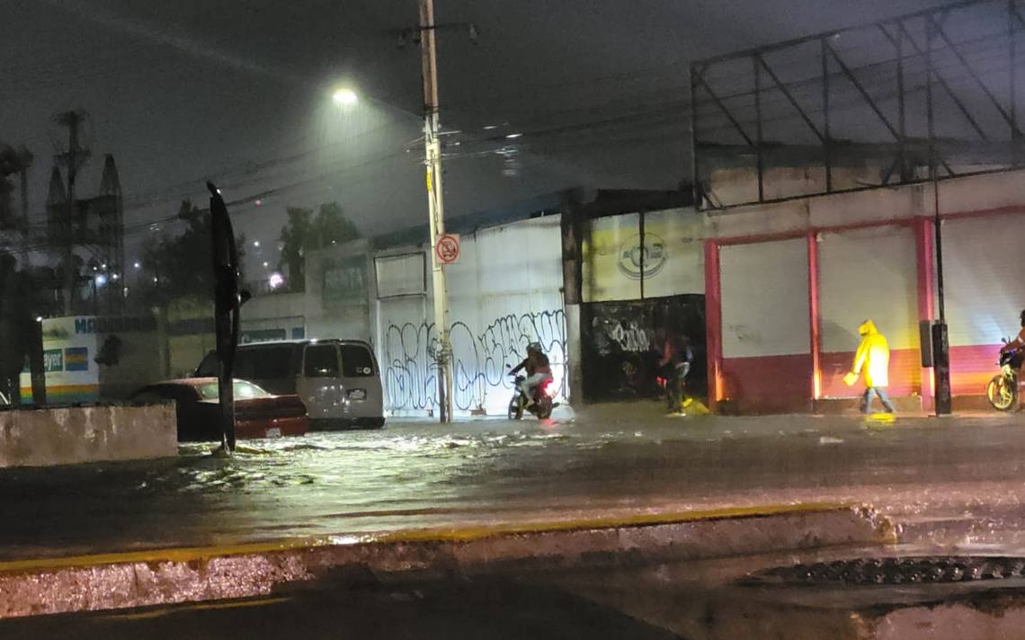 En un comunicado, el Servicio Meteorológico Nacional (SMN) informó que se prevé que todas las entidades del país experimenten precipitaciones debido a la llegada de la onda tropical número 13.
Foto: Producción El Universal Puebla