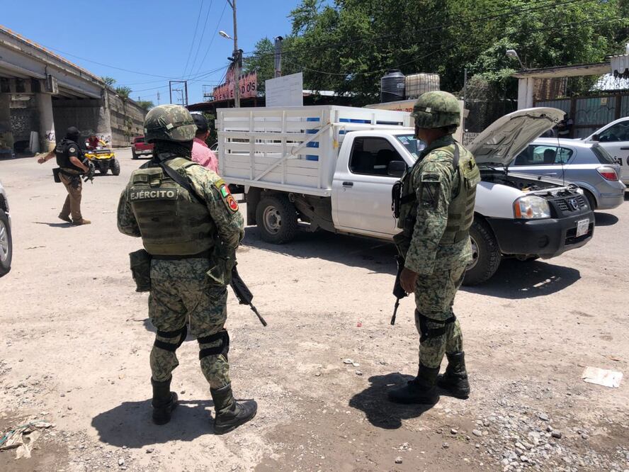 Migrantes fueron extorsionados por falsos militares cuando se dirigían a Izúcar | Foto: EsImagen para El Universal Puebla