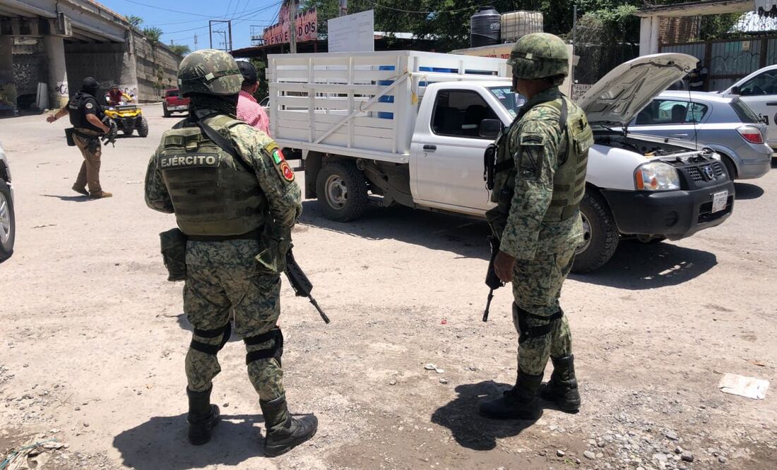 Migrantes fueron extorsionados por falsos militares cuando se dirigían a Izúcar | Foto: EsImagen para El Universal Puebla