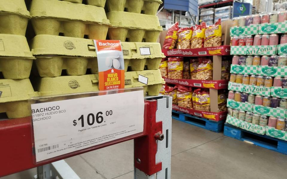 El precio del huevo ha experimentado un aumento de más del 10% en las granjas de todo el país, alcanzando cerca de 100 pesos por caja.

Foto: Producción El Universal Puebla