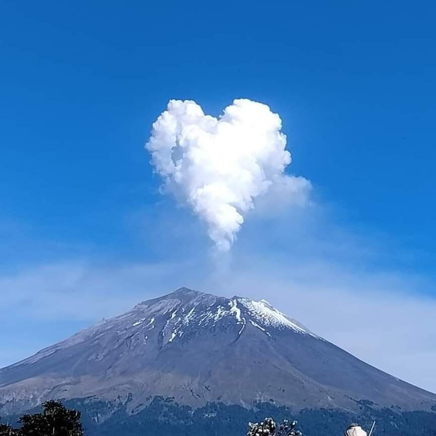Fumarola volcán Popocatépetl el Universal Puebla I Foto Redes Sociales