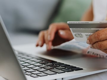 Estos son los nuevos impuestos que te cobrará el SAT por tus pagos con Tarjeta de Crédito y Débito