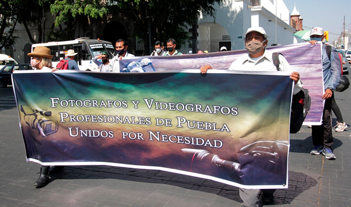 Exigen apoyo fotógrafos de sociales tras un año sin trabajo