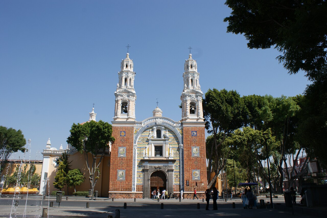 El santuario tiene una gran relevancia histórica y cultural, y es uno de los principales destinos para quienes visitan Puebla en busca de espiritualidad, especialmente en las festividades de la Virgen de Guadalupe, el 12 de diciembre.
Foto: Producción El Universal Puebla