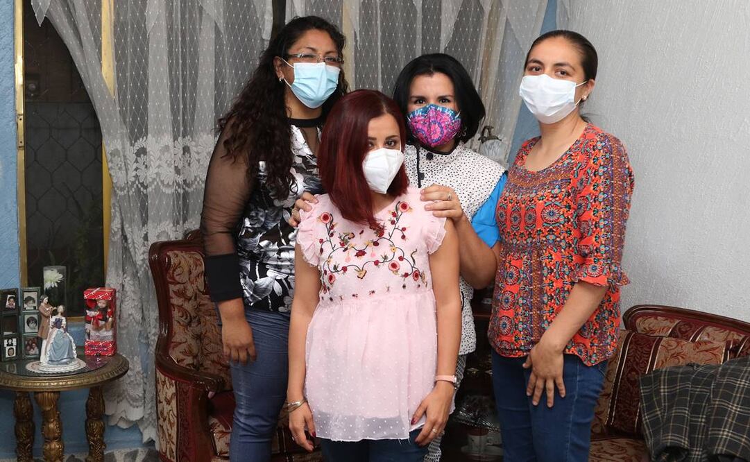 Andrea, Maru, Naty y Lucí lograron que sus hijos fueran vacunados para que pudieran volver a sus clases presenciales. Fotos: Carlos Mejía/ EL UNIVERSAL.