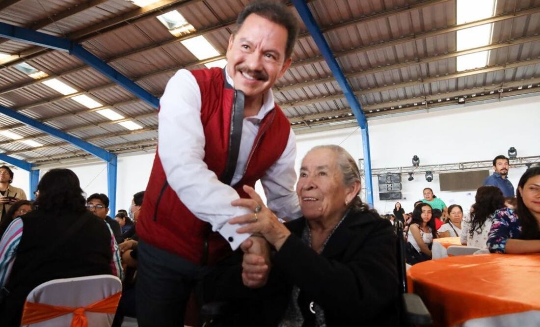 Mier participó en una reunión con maestras y maestros de Puebla | Foto: Especial