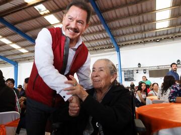 Maestros poblanos contribuyen al desarrollo social: Nacho Mier