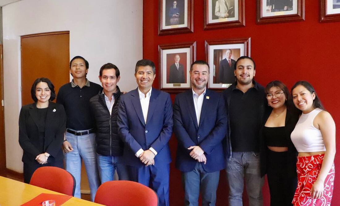 Lalo Rivera asistió al foro organizado por la Ibero Puebla | Fotos Especiales