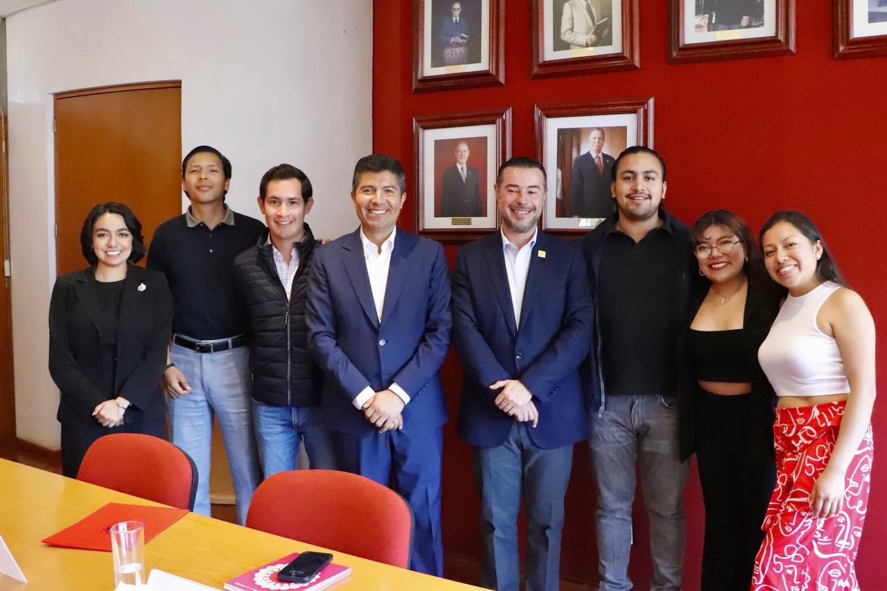 Lalo Rivera asistió al foro organizado por la Ibero Puebla | Fotos Especiales