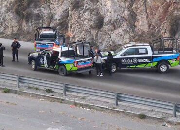 VIDEO Abandonan auto con restos humanos en Periférico Ecológico