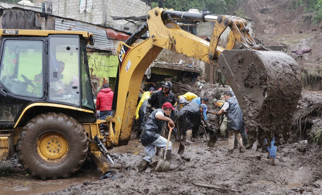 ”Una proeza lograr la comunicación de los 23 municipios incomunicados en tiempo récord”: Armenta | Foto: Gobierno del Estado
