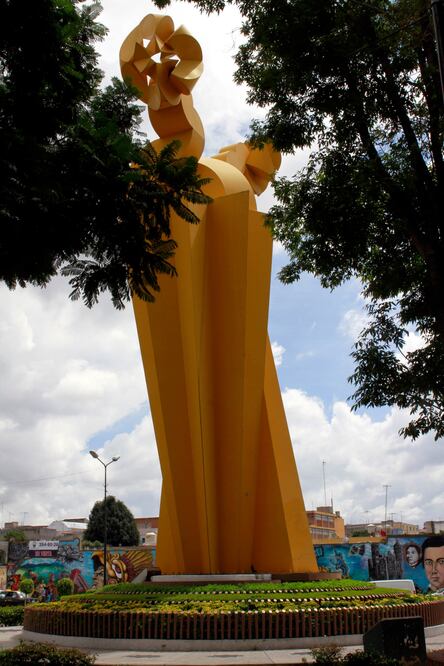 Pocos saben qué significa realmente esta escultura ubicada en una de las principales avenidas | EsImagen