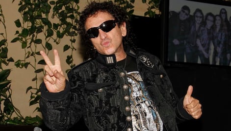 Alex Lora cumple 69 años convertido en un ícono viviente del rock