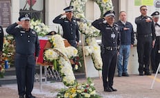 Despiden con honores al comandante que murió al rescatar a tres mujeres en Río Atoyac