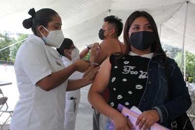 Atención centennials. Habrá vacunas AstraZeneca en la capital de Puebla