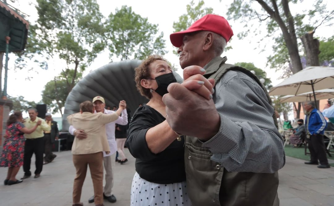 Rodrigo Abdala Dartigues informó que las personas que cumplen los 65 años ya pueden solicitar su pensión. | Foto: Agencia Es Imagen para El Universal Puebla