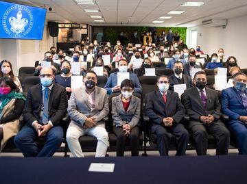 Lilia Cedillo preside la entrega de certificados CONOCER