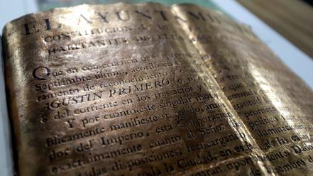 El tesoro secreto de Puebla, un libro escrito en hojas de oro