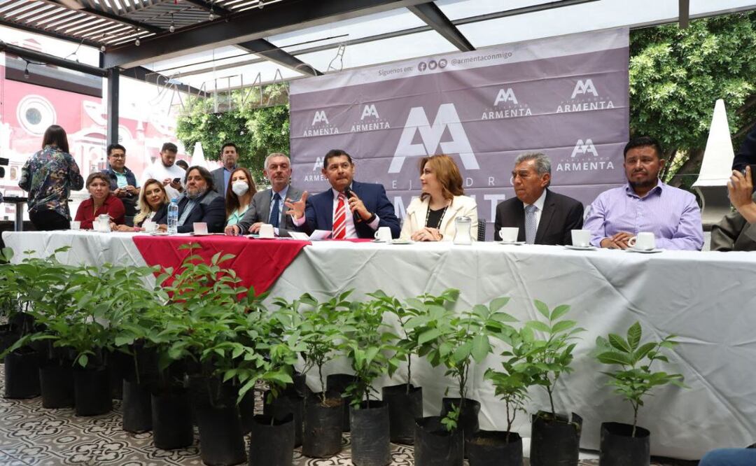 Eric Cotoñeto participó en un evento con el senador Alejandro Armenta. | Foto: Agencia Es Imagen para El Universal Puebla