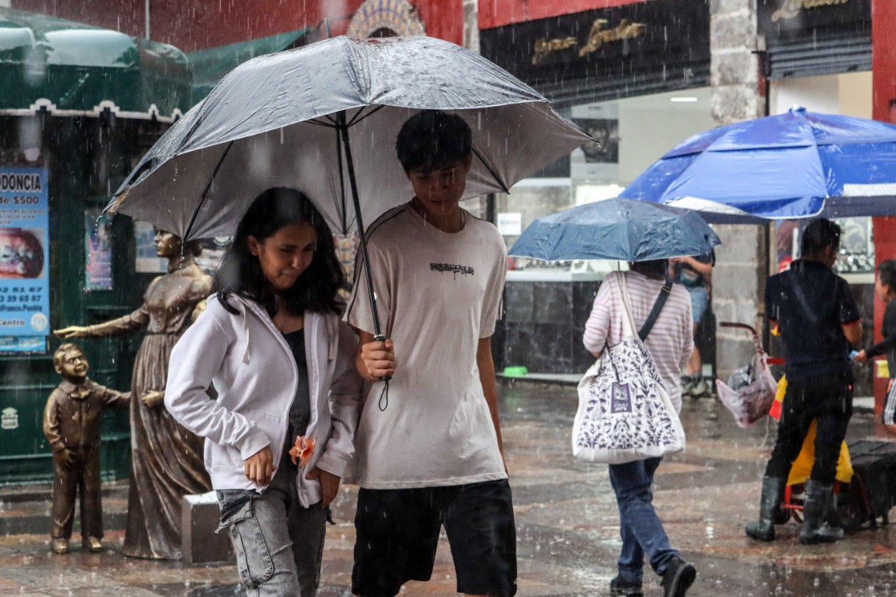 Dada la posibilidad de lluvias y sus consecuencias, es fundamental que las personas tomen precauciones, especialmente aquellos que residen en comunidades propensas a deslaves, encharcamientos o inundaciones. 

Foto: Producción El Universal Puebla 