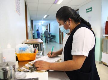 IMSS ofrece vacantes como enfermera en Puebla; requisitos y sueldo