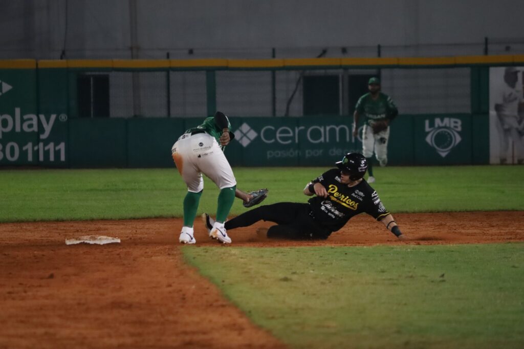 Hasta ahora, los Olmecas ocupan el quinto lugar y los Pericos el cuarto en la Zona Sur, pero todo puede cambiar. 

Foto: Producción El Universal Puebla