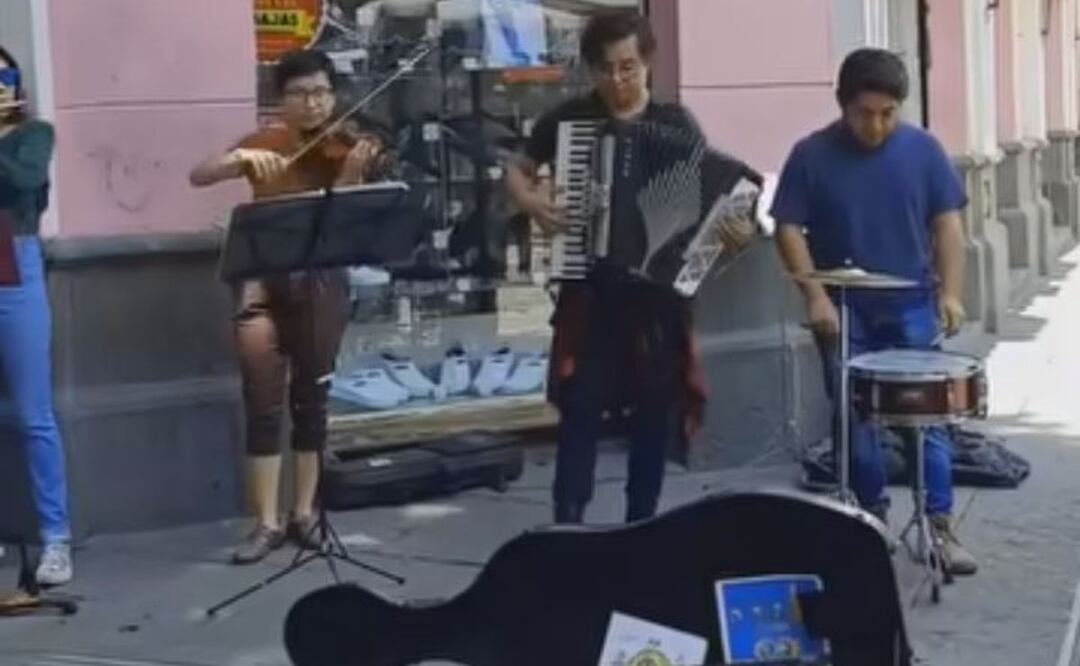 Este cuarteto alegra el camino de los poblanos con canciones de Cri-Cri | Foto: Facebook Grupo Amor