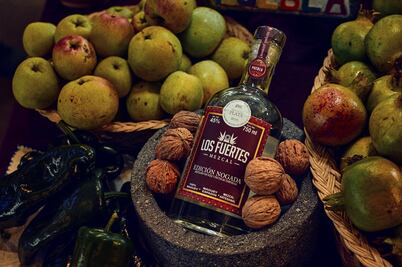 ¿Creíste haber visto todo? Surge mezcal de nogada