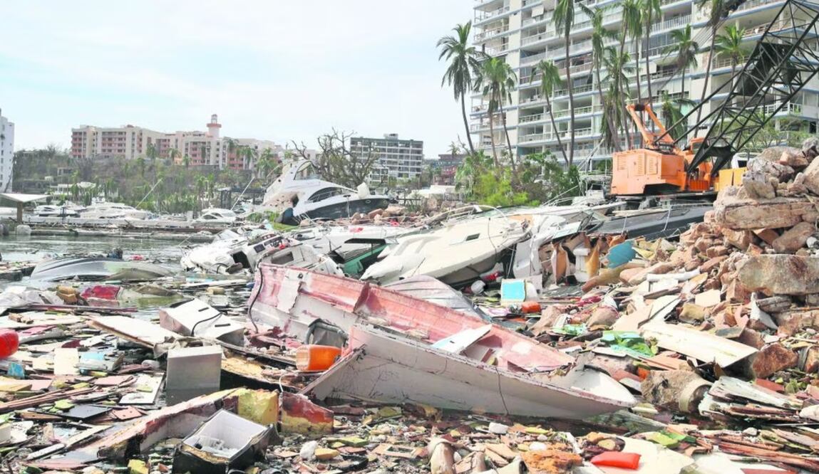 Desde hace cuatro días, equipos de búsqueda y rescate de Semar y de la Secretaría de Seguridad Ciudadana de la Ciudad de México trabajan para localizar a lancheros, pescadores, marineros y capitanes, algunos de los cuales han aparecido flotando en el mar. Foto: Valente Rosas | El Universal