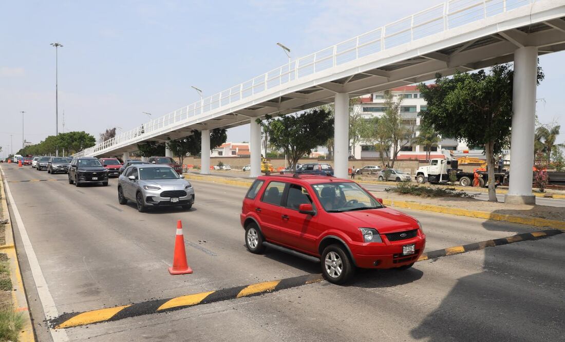 Ya fueron retirados los 23 reductores de velocidad de Vía Atlixcáyotl | Foto: EsImagen
