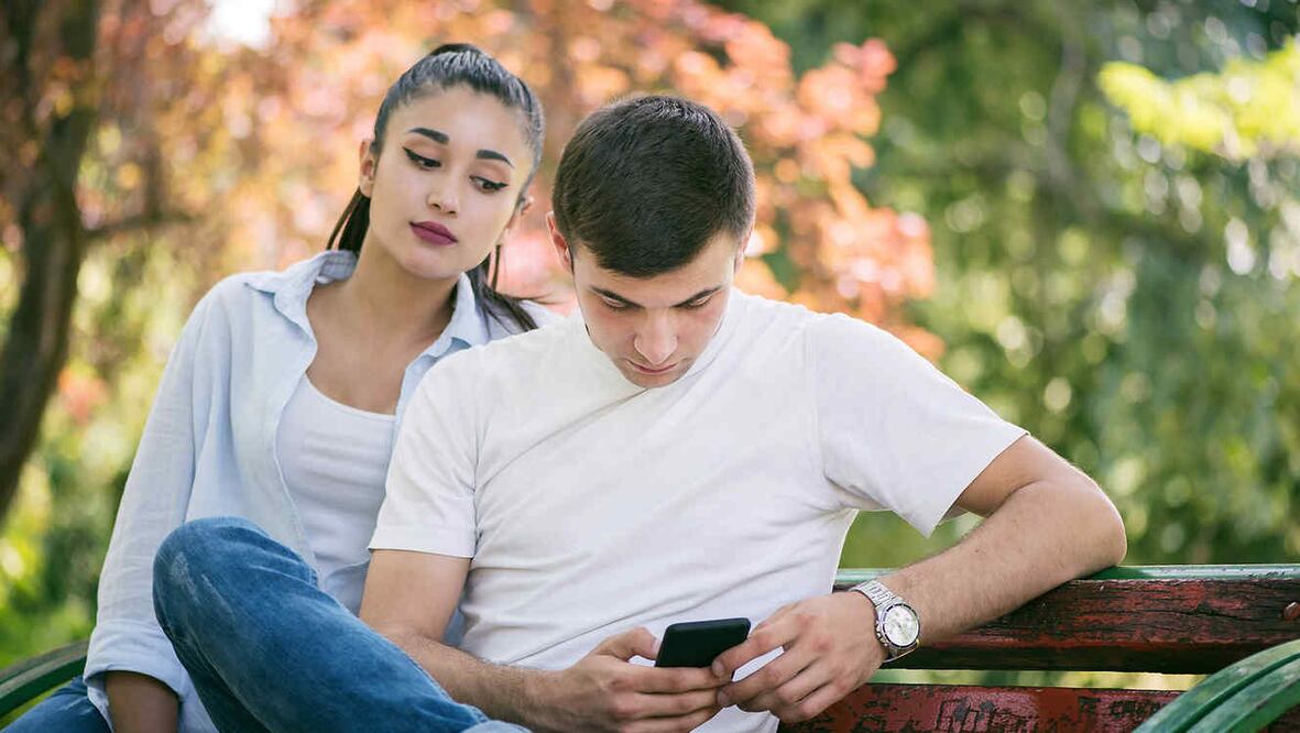 Los celos son un buen ejemplo, ya que entre un leve malestar y los celos patológicos existe una gran diferencia, en la que podemos encontrar síndromes que requieren nuestra atención para poder abordarlos adecuadamente.
Foto: Producción El Universal Puebla