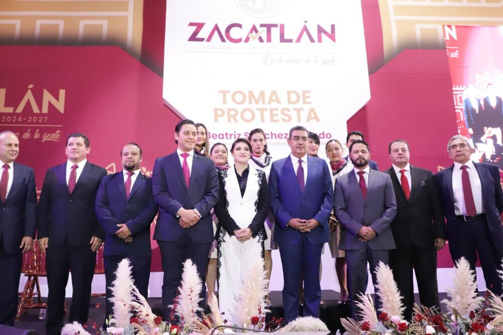 Sergio Salomón acudió a la toma de protesta de la presidenta municipal de Zacatlán | Foto: Especial