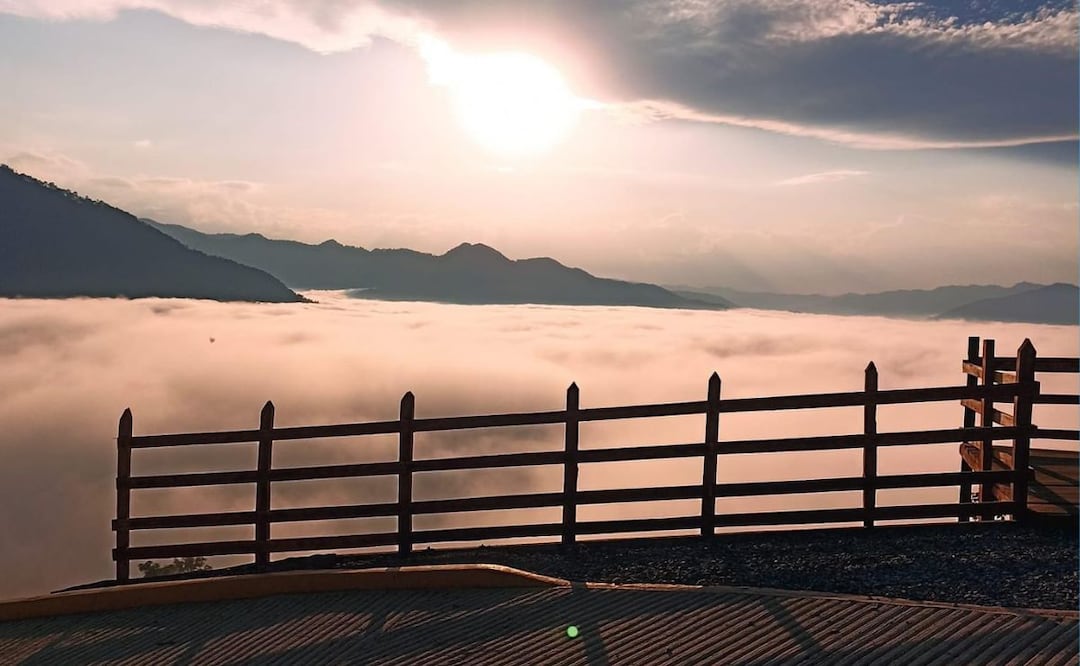 El mar de nubes se observa en el Pueblo Mágico de Tetela de Ocampo. Foto X @TeteladeOcampo_