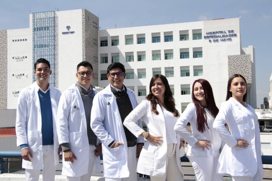 El personal admitido en las residencias médicas 2024-2025 del ISSSTEP recibirá una beca mensual, además de diversas prestaciones. 
Foto: Producción El universal Puebla
