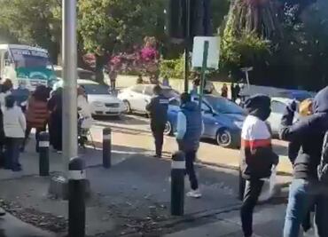 Padres de familia se manifiestan contra la SEP, exigen formatos para becas