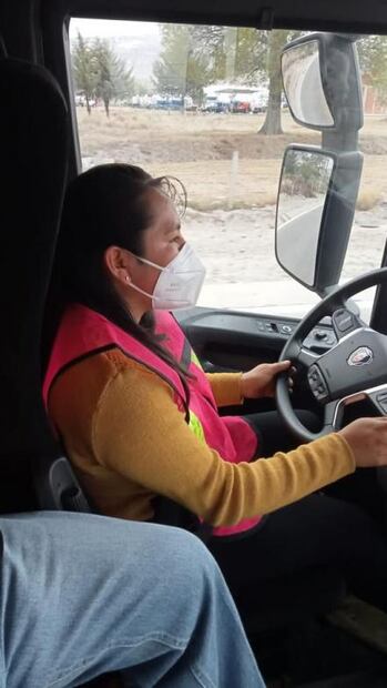 Poblanas al volante: mujeres traileras que rompieron estereotipos