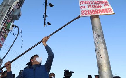 Sancionarán a empresas que cuelguen anuncios en los postes de la capital de Puebla