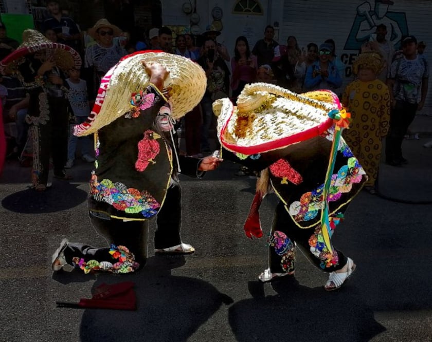 Una pareja de Tecuanes se comprometió mientras danzaban en Acatlán | Especial