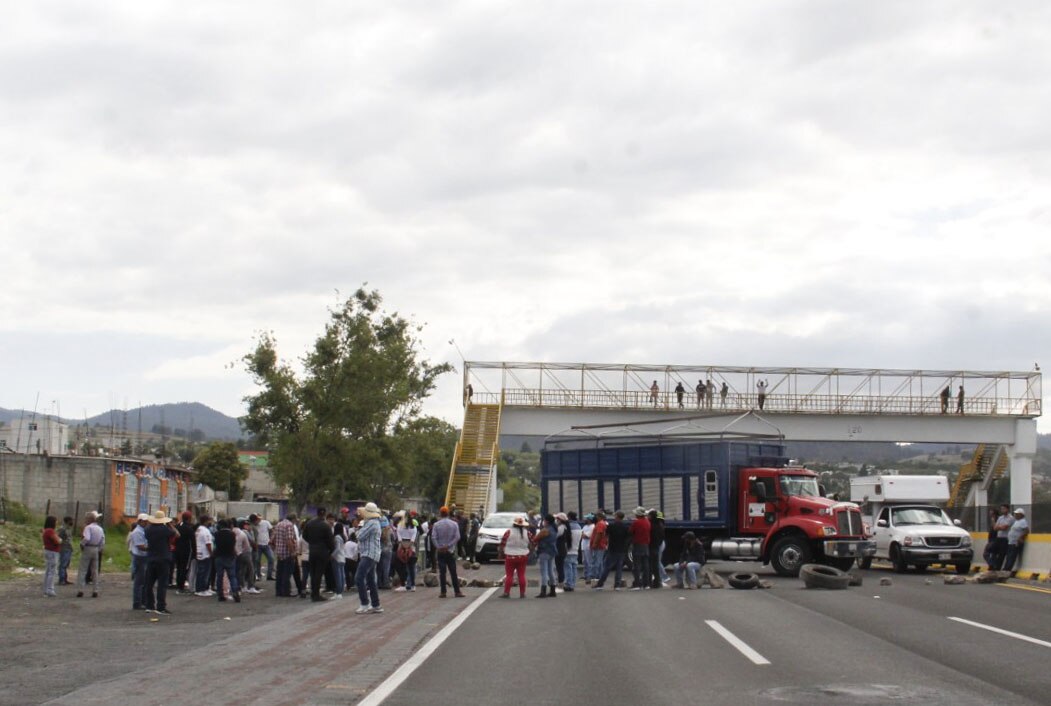 Acusan fraude electoral en Tlahuapan y bloquean autopista México-Puebla