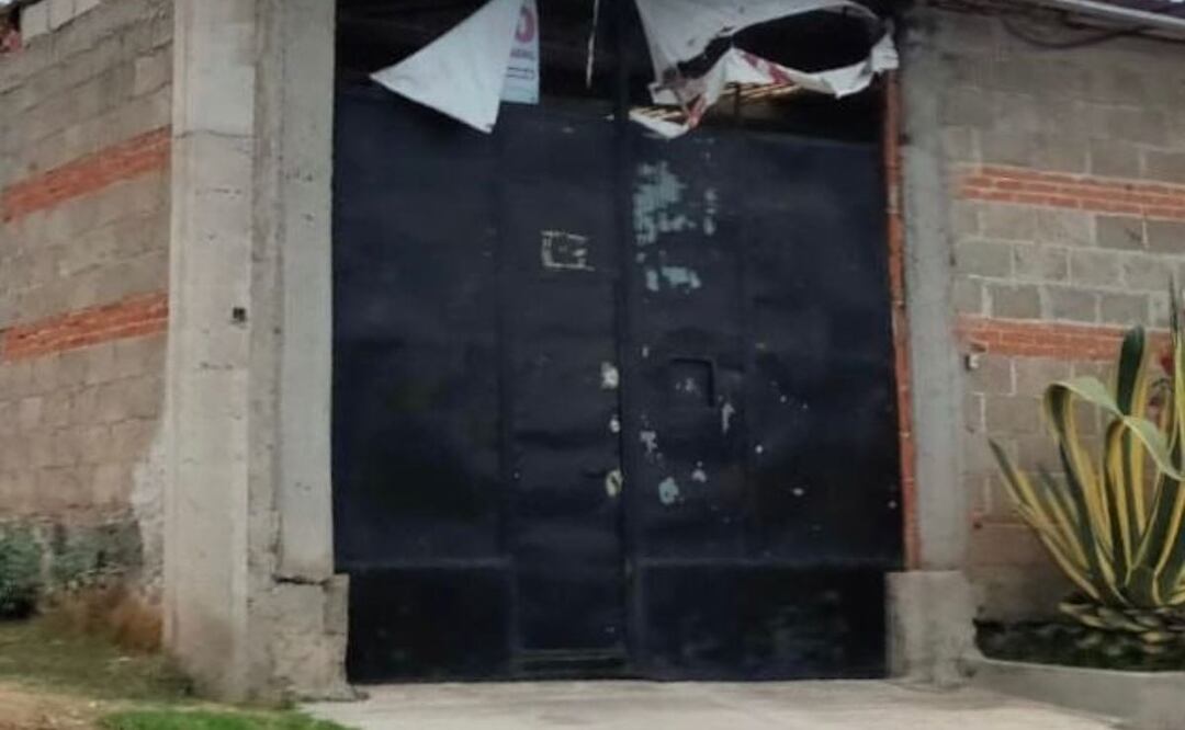 En redes sociales se compartió la fotografía de un domicilio de baleado, perteneciente al regidor de Gobernación de Huejotzingo | Foto: Twitter Caras Políticas