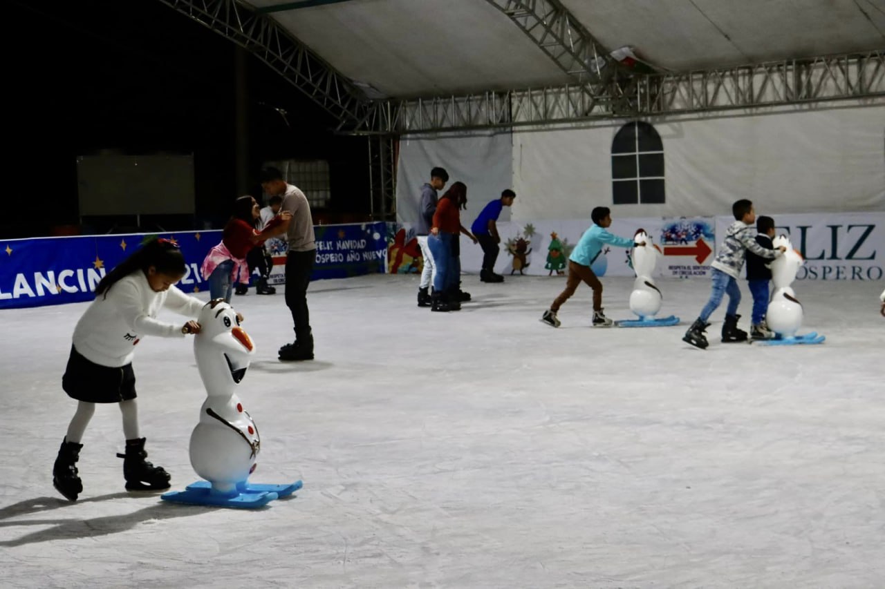 En esta temporada decembrina en Puebla hay muchas opciones para patinar en hielo | Foto: Gobierno de Cuautlancingo
